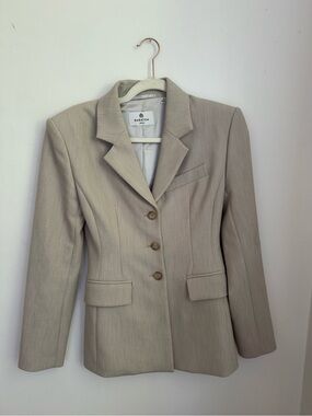 Aritzia Standout Blazer